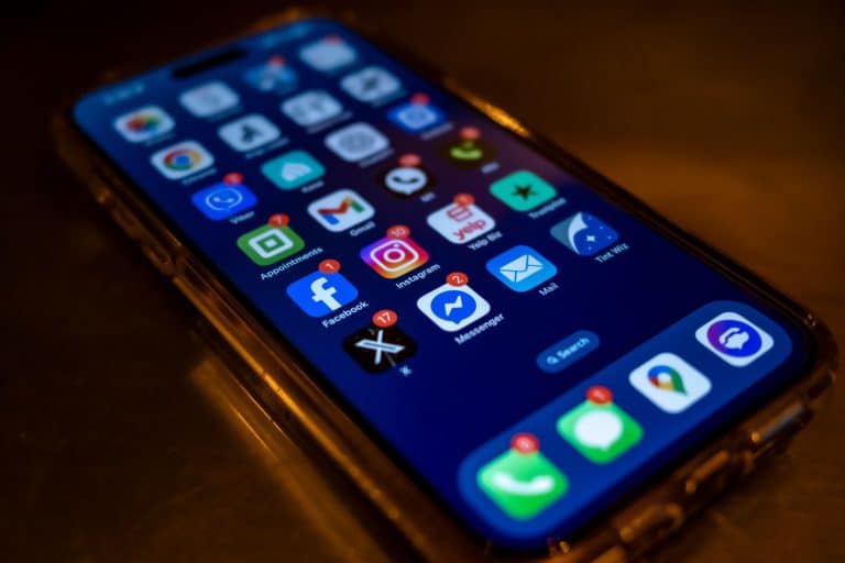 Anatomie d'une fake news : de la rumeur locale à la viralité mondiale